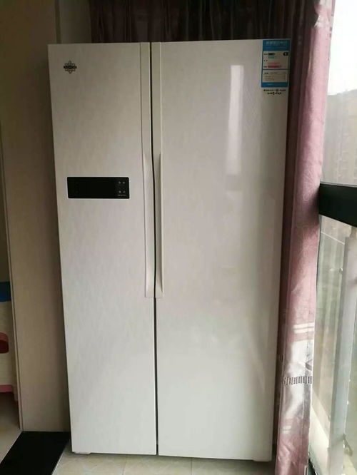 冰箱两个侧面发烫是怎么回事呢？（冰箱侧面烫手怎么回事）