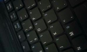 为什么我的笔记本电脑打字打字母时出现的是数字？（键盘打字母出现数字）