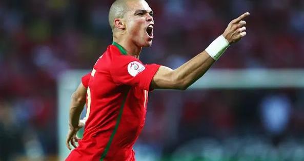 葡萄牙门将佩雷拉_葡萄牙中卫佩雷拉训练时受伤