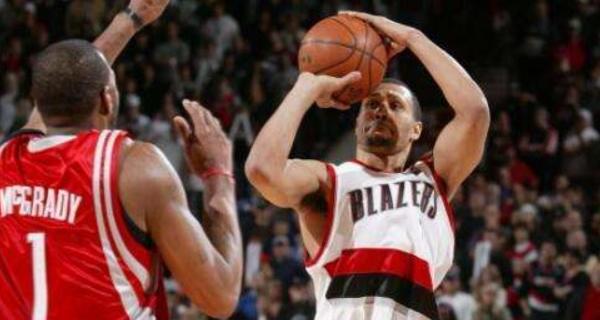 罗伊0.8秒绝杀火箭是哪一年_罗伊0.8秒绝杀火箭