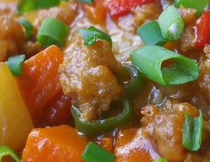 土豆切成小丁,加一碗大米,不油炸,不烙饼,孩子一顿多吃2碗饭
