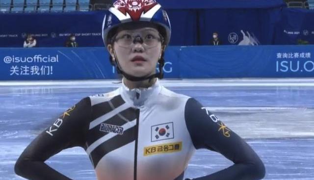 短道速滑世界杯韩国2选手冲撞出局f_短道速滑世界杯韩国2选手冲撞出局