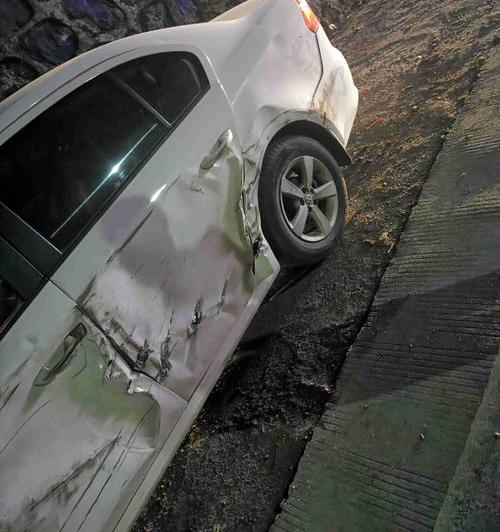 发生交通事故对方全责如何理赔（交通事故对方全责怎么赔偿）