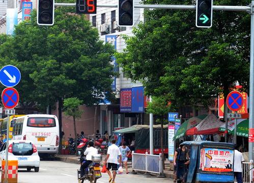 城里闯红灯被拍的几率有多大？（闯红灯100%能被拍下吗）