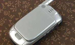 用过大显DXG111的说下这手机操作流畅不？ 还有玩小游戏怎样？（大显智能手机）