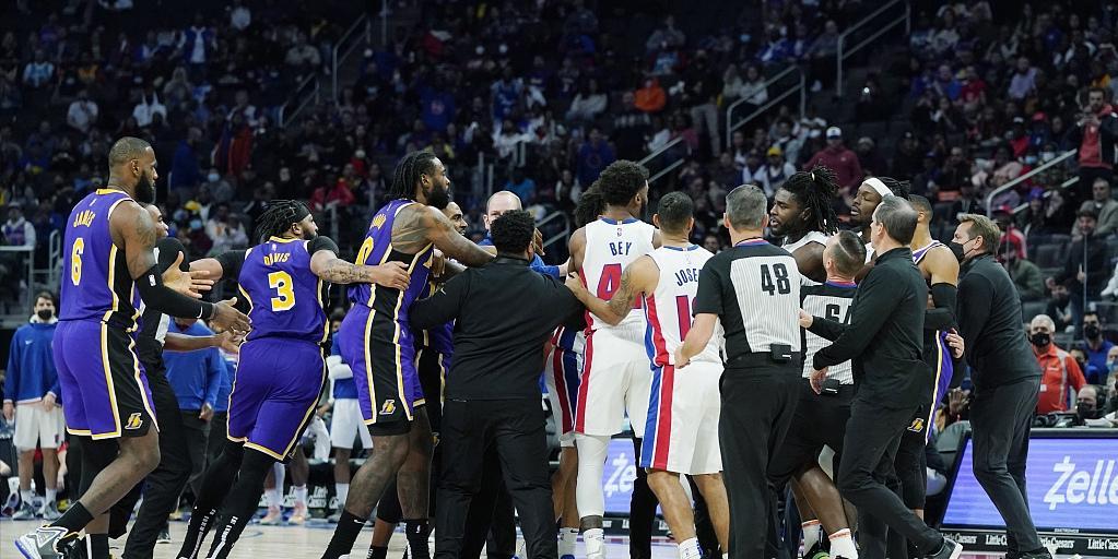 詹姆斯被罚款了吗_詹姆斯被罚款