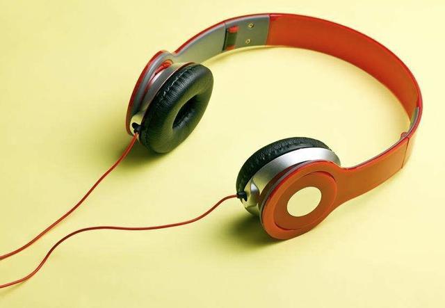 电脑声音小（电脑没声音怎么回事）