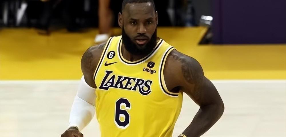 詹姆斯19代球鞋多少钱_詹姆斯3万分1万篮板1万助攻