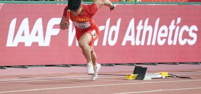 苏炳添换起跑脚素材（苏炳添换起跑脚）