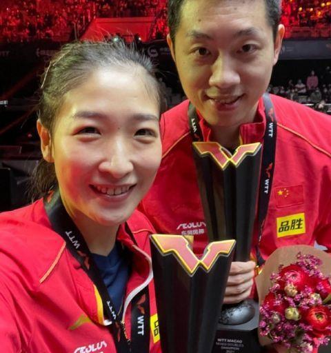 许昕刘诗雯夺冠后晒自拍照 文章（许昕刘诗雯夺冠后晒自拍照）