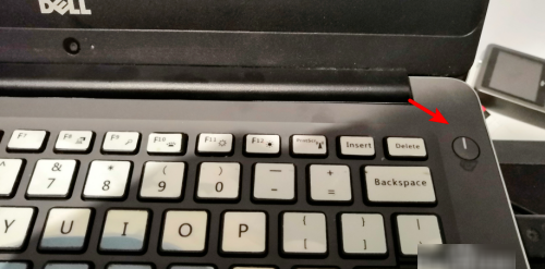 dell电池满电不插电源开不了机？（戴尔笔记本电脑大全）