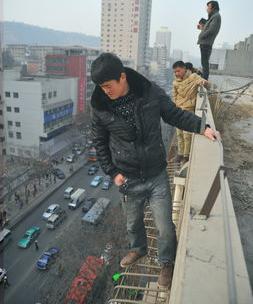 免费追讨欠款法律热线？（12348农民工讨薪绿色通道）