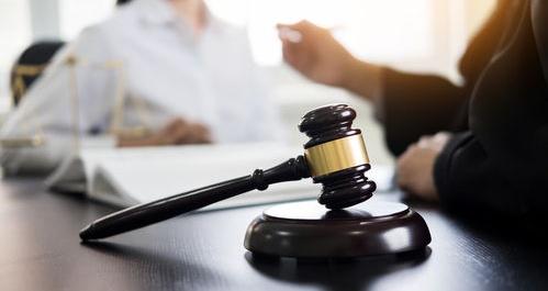 上律师帮追欠款的是真的吗？ 什么途径找律师最靠谱