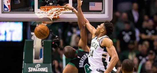 字母哥垫脚什么意思_字母哥垫脚