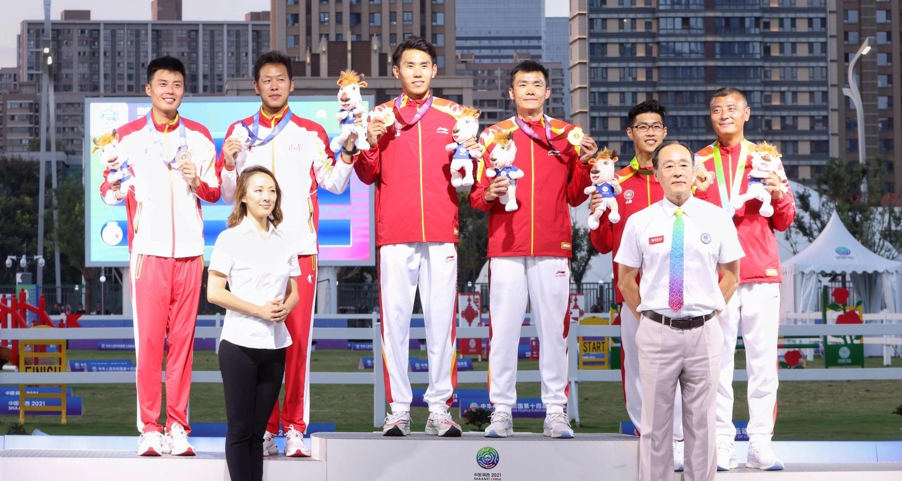 曹忠荣骑马_曹忠荣