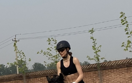 谷凌真,谷爱凌腹肌清晰可见