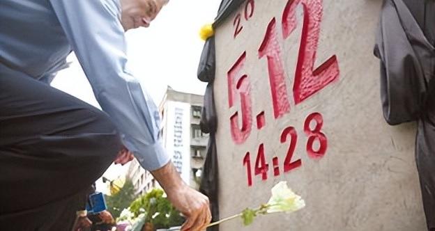 汶川地震詹姆斯捐款多少_汶川地震詹姆斯捐款