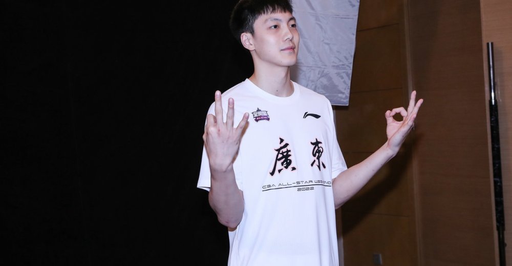 广东队送别周鹏图片_广东队送别周鹏