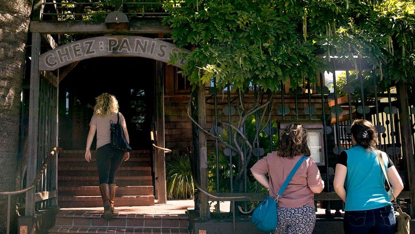 Chez Panisse 成为稀有餐厅的里程碑：50 年的商业生涯